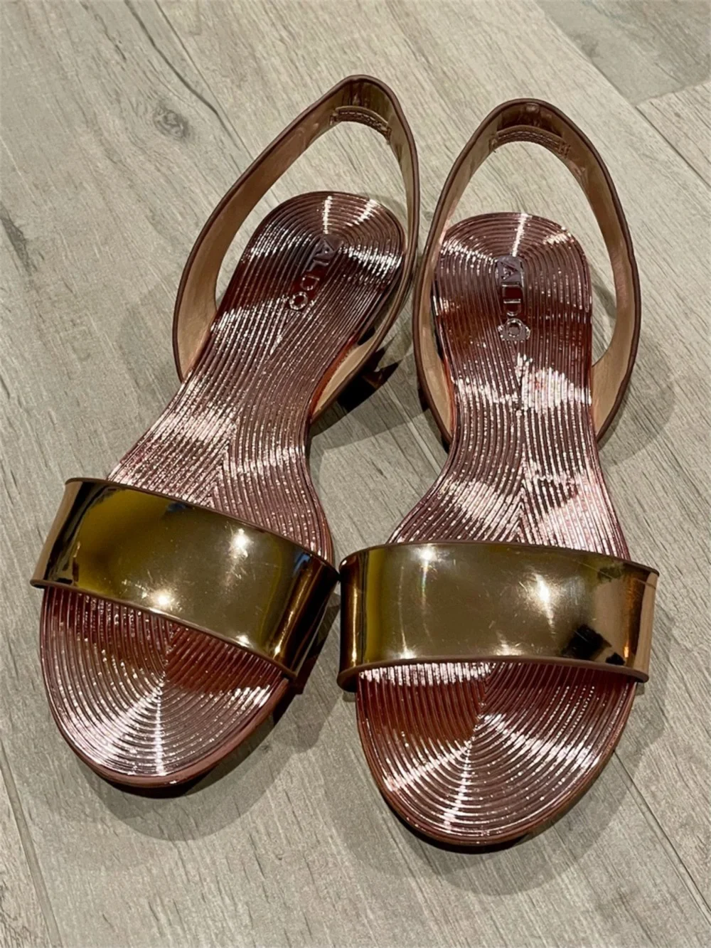 Aldo Yoana Women’s Flat Open Toe Metallic Rose Gold Sandals Slip On Size 5